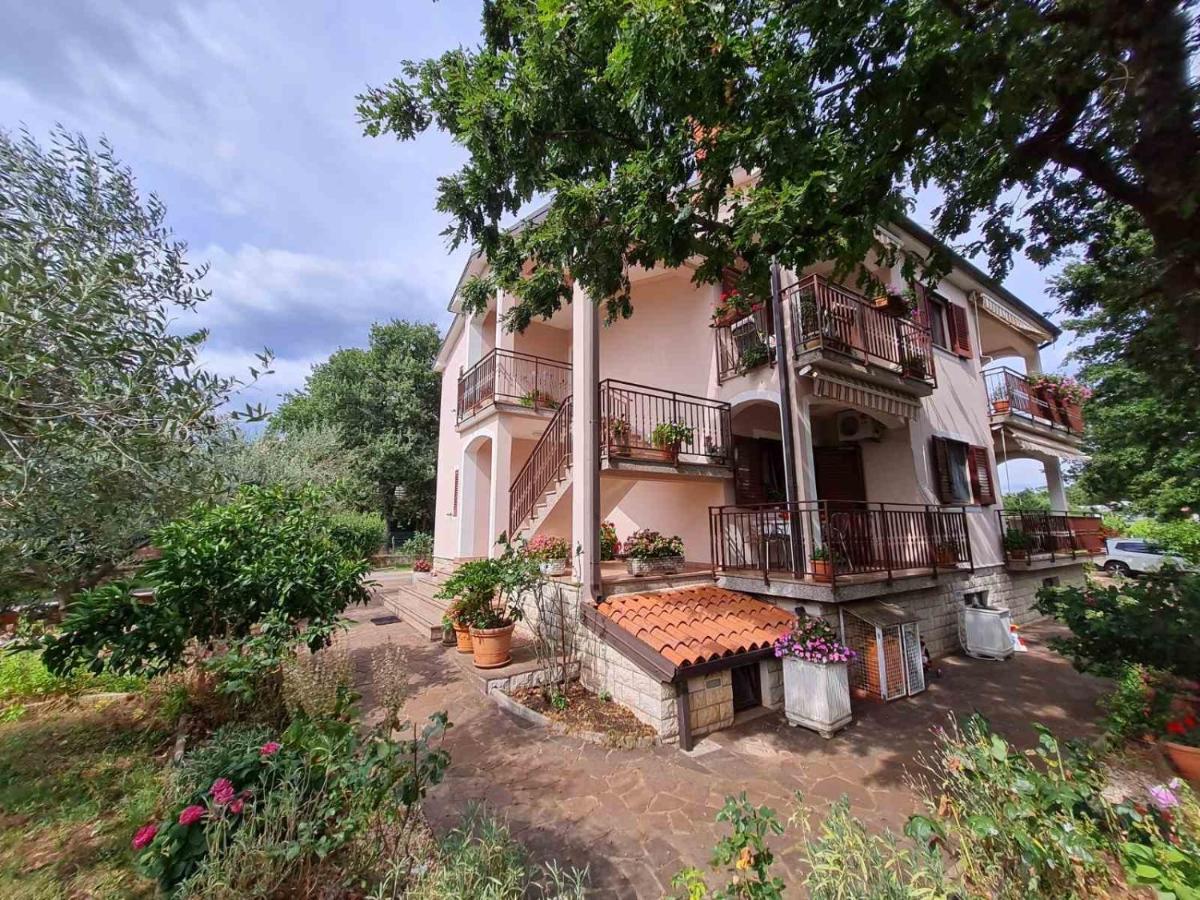 אומאג Apartment Ornela מראה חיצוני תמונה
